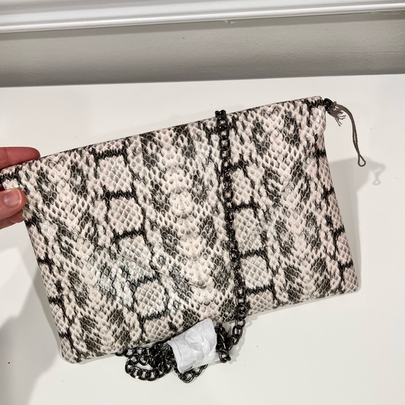 Crossbody bag with animal skin comes with chain strap - Picture 3 of 5